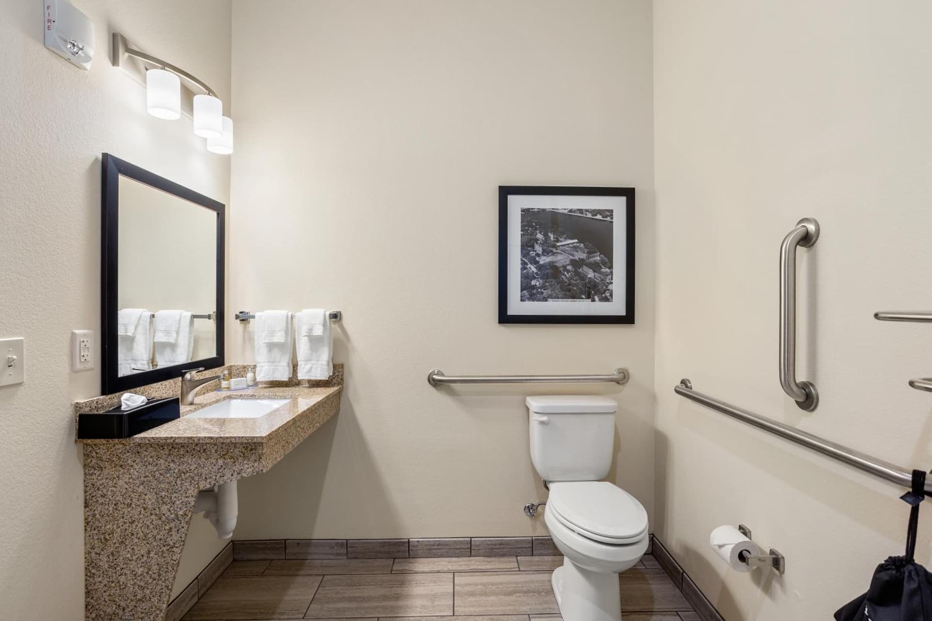 Cobblestone Hotel & Suites - De Pere Green Bay gallery photo in De Pere, WI — image 19