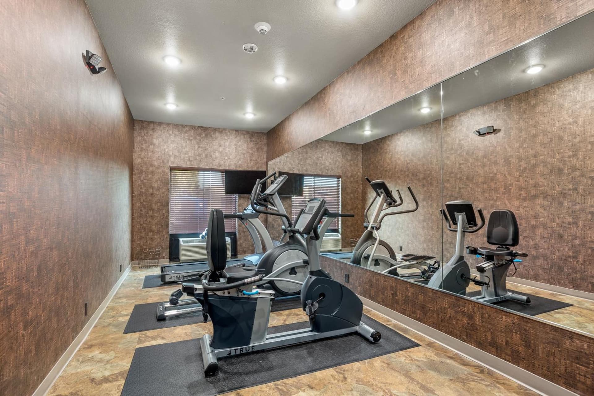 Cobblestone Hotel & Suites - De Pere Green Bay gallery photo in De Pere, WI — image 40