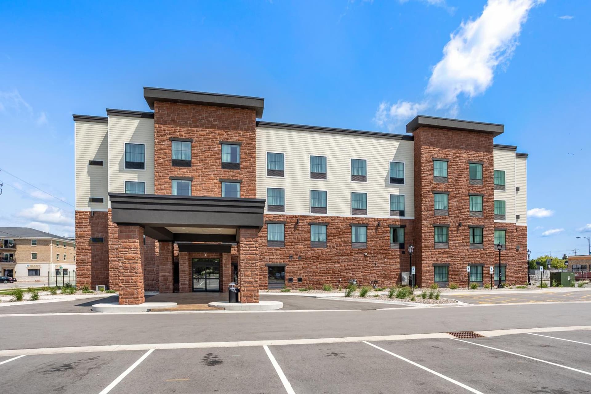 Cobblestone Hotel & Suites - De Pere Green Bay interior in De Pere, WI — gallery photo 2