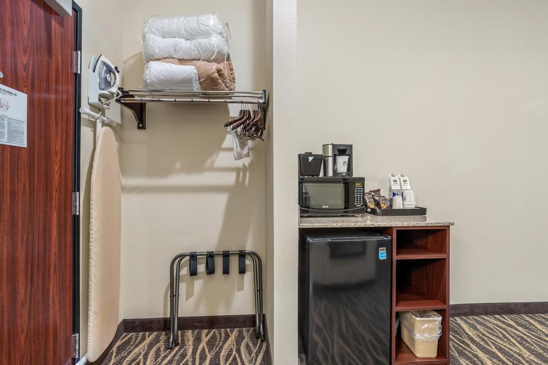 Cobblestone Hotel & Suites - De Pere Green Bay gallery photo in De Pere, WI — image 29