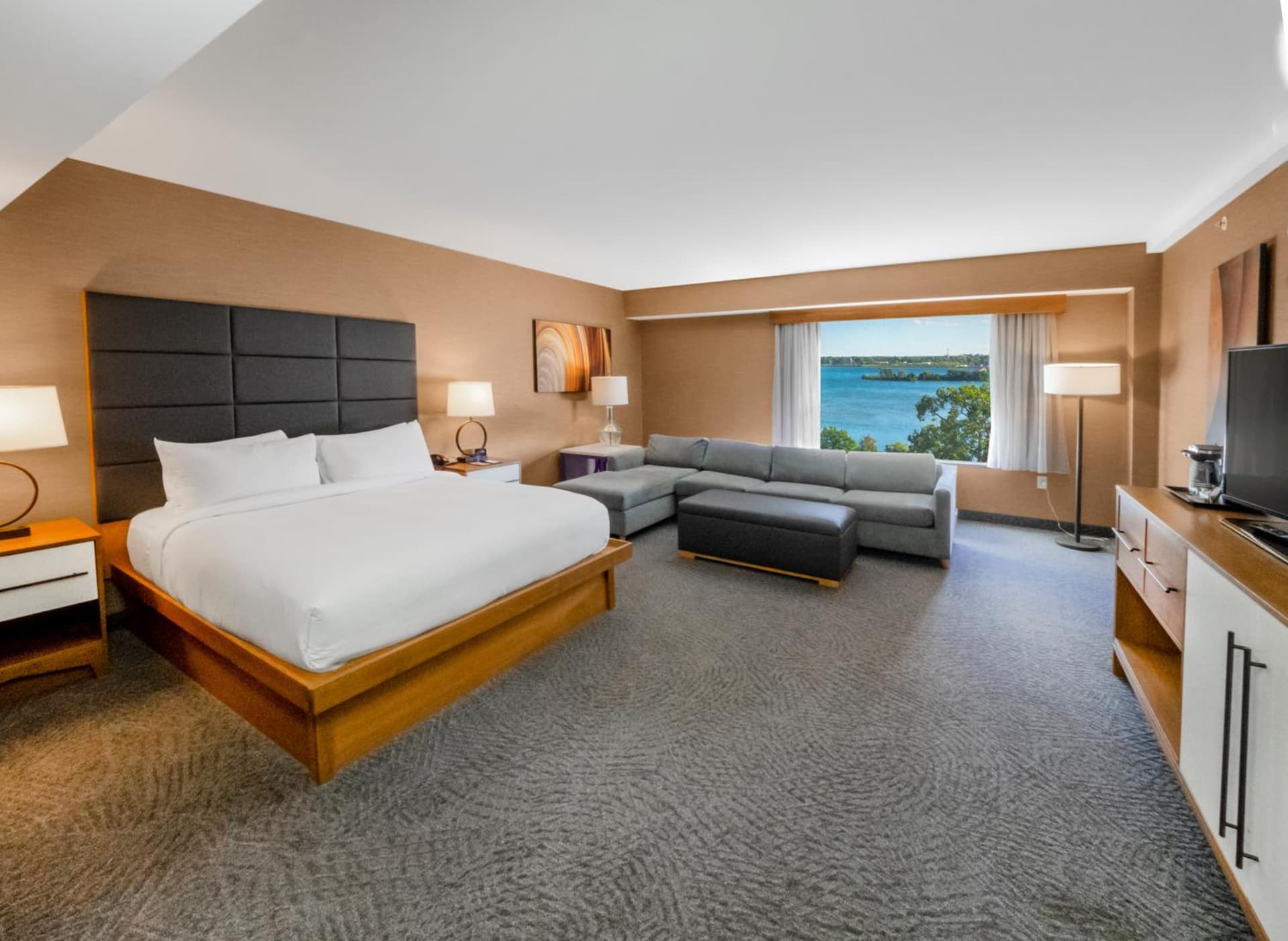 DoubleTree by Hilton Hotel Niagara Falls New York gallery photo in Niagara Falls, NY — image 66