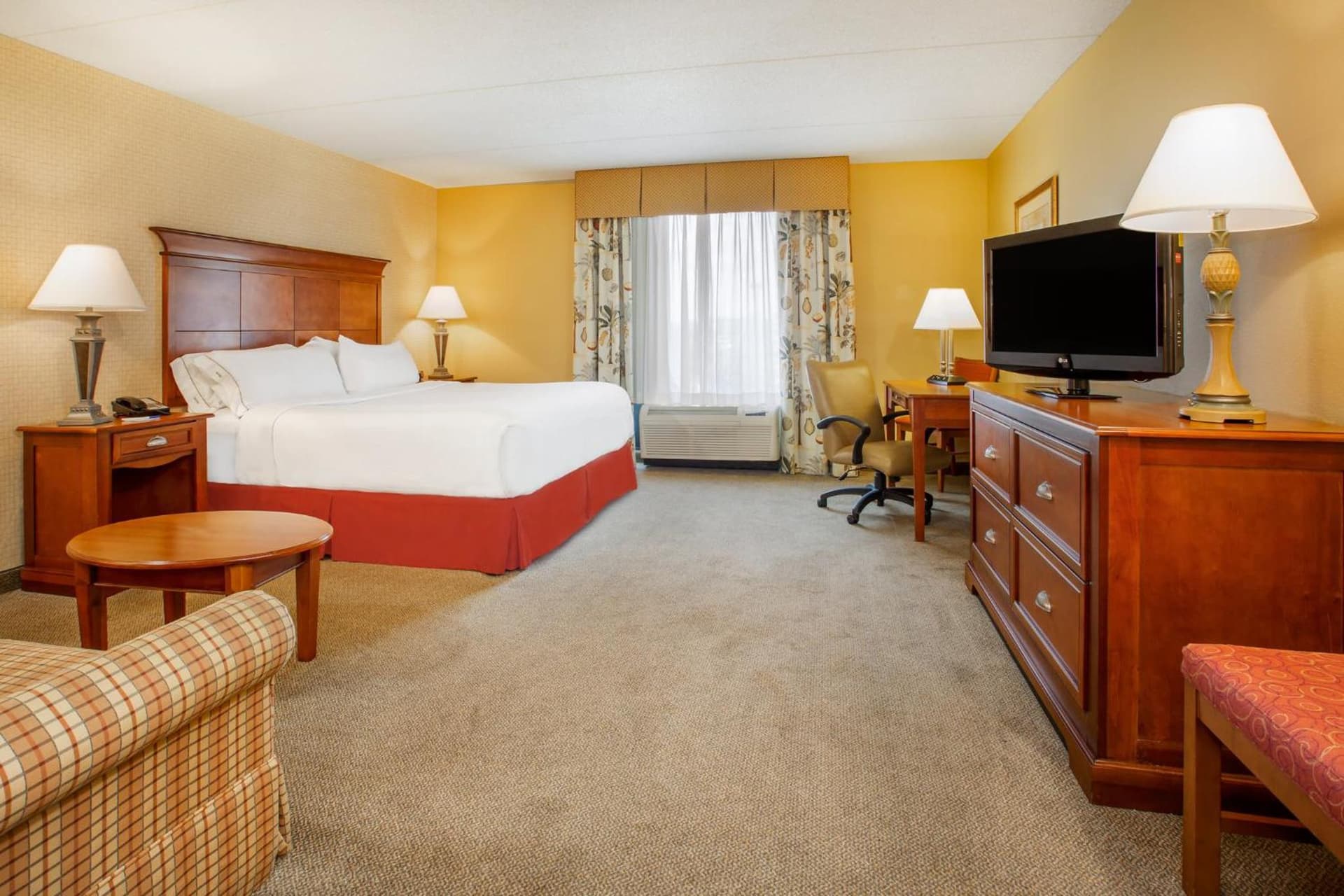 Holiday Inn Express & Suites Bloomington by IHG gallery photo in Bloomington, IN — image 27