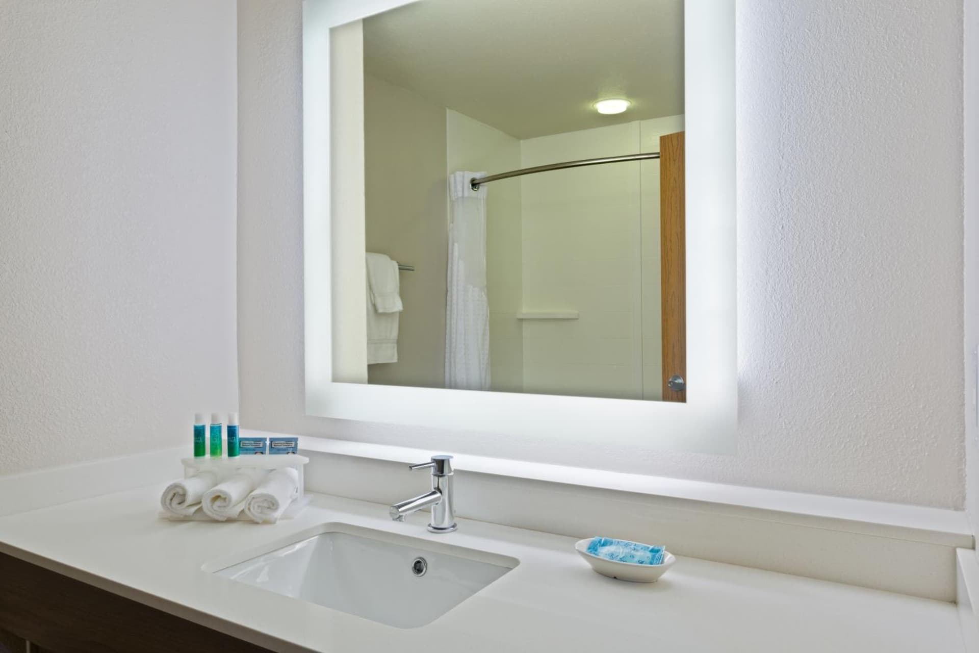 Holiday Inn Express & Suites Tavares by IHG property views in Tavares, FL — gallery photo 3