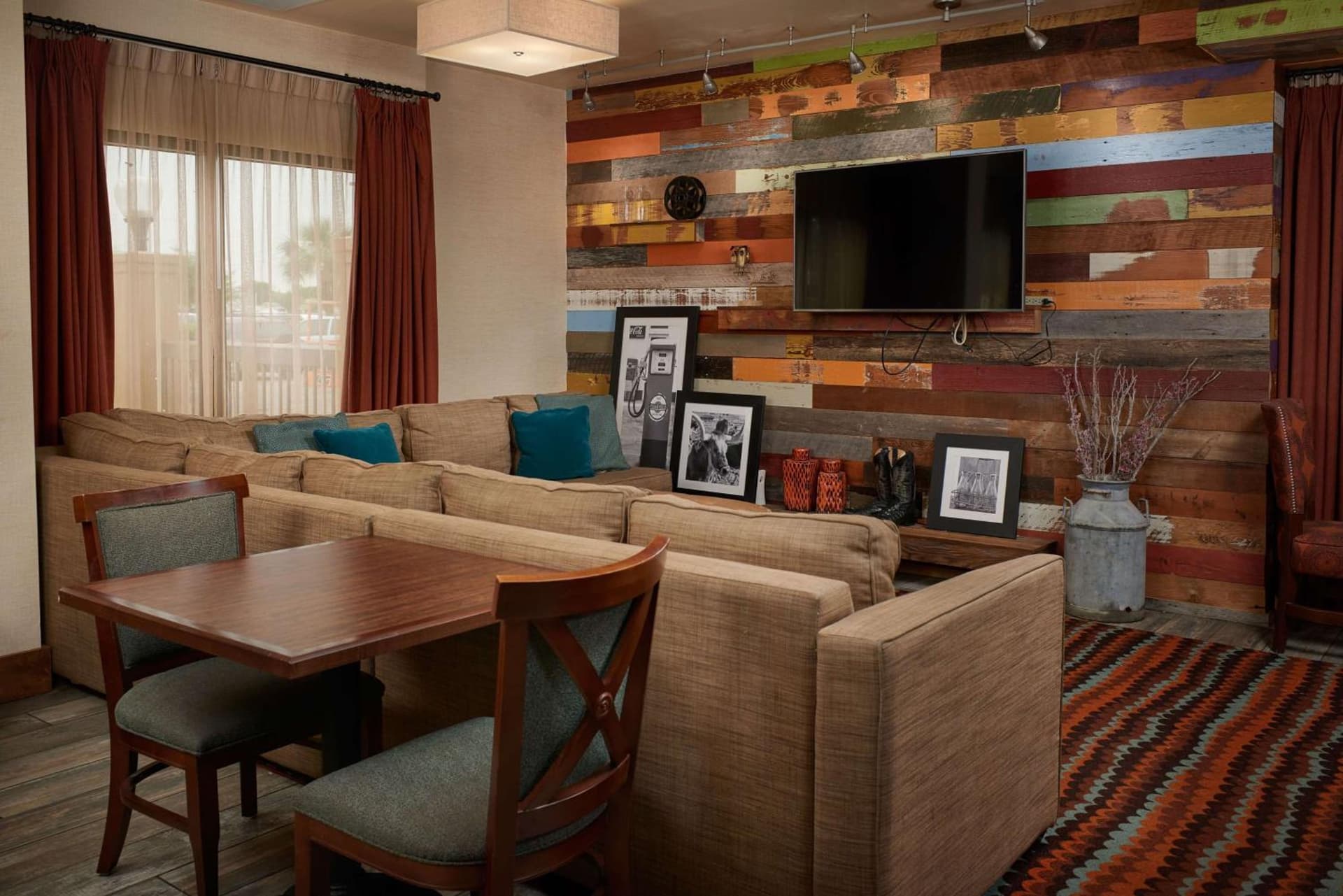 Hampton Inn Beaumont gallery photo in Beaumont, TX — image 18