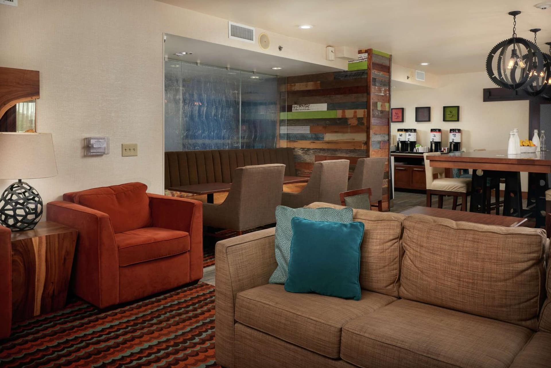 Hampton Inn Beaumont gallery photo in Beaumont, TX — image 5