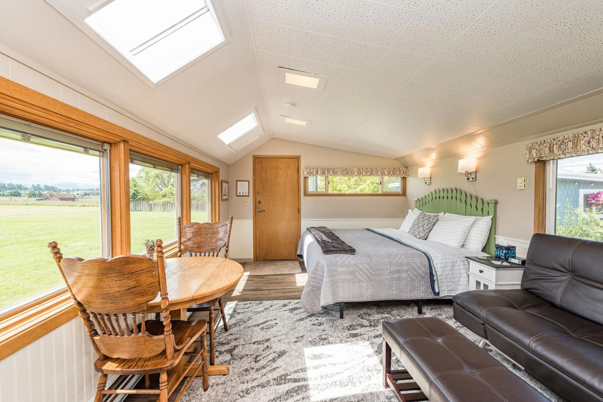 Juan de Fuca Waterfront Hotel & Cottages gallery photo in Sequim, WA — image 23