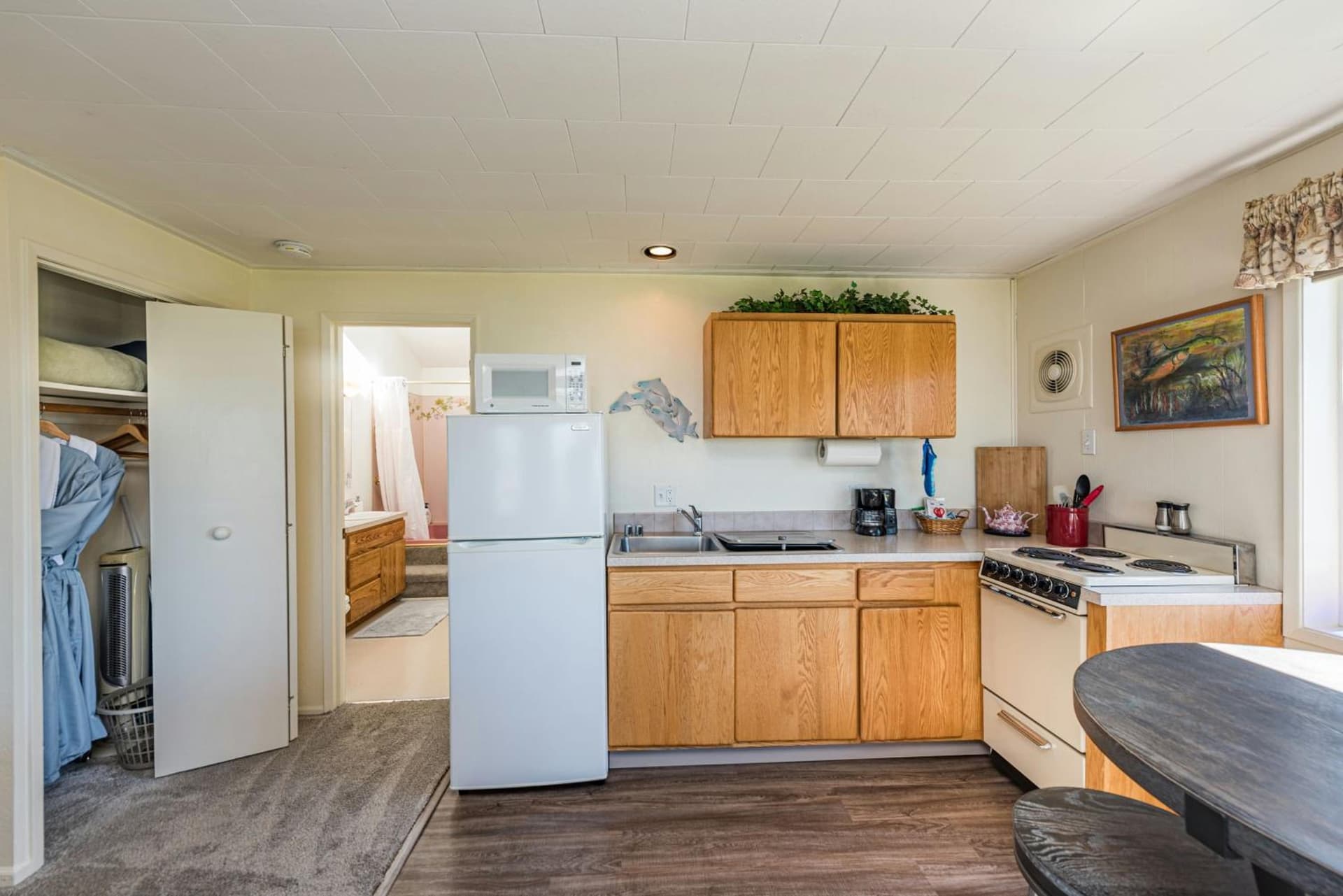 Juan de Fuca Waterfront Hotel & Cottages gallery photo in Sequim, WA — image 73