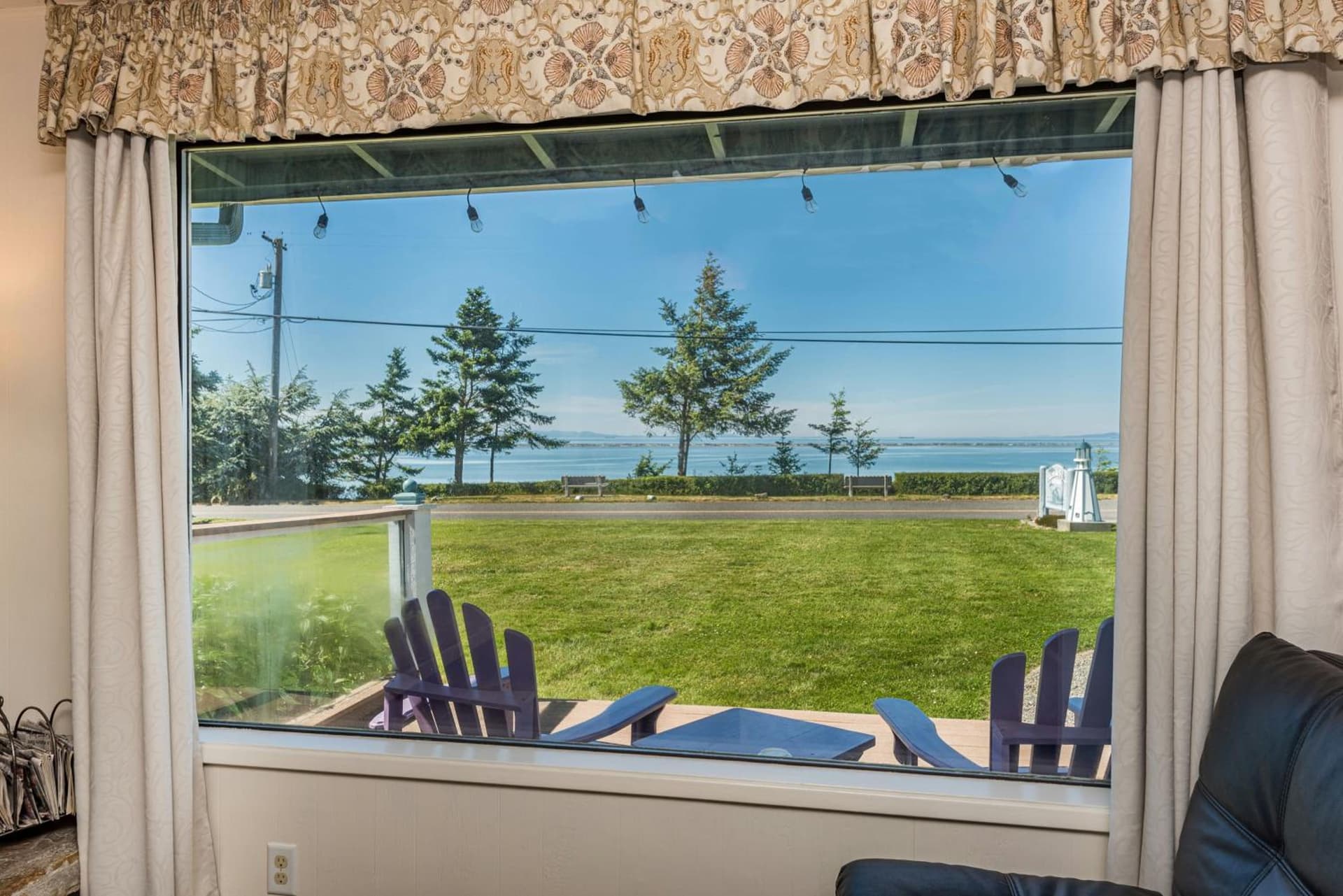 Juan de Fuca Waterfront Hotel & Cottages interior in Sequim, WA — gallery photo 2