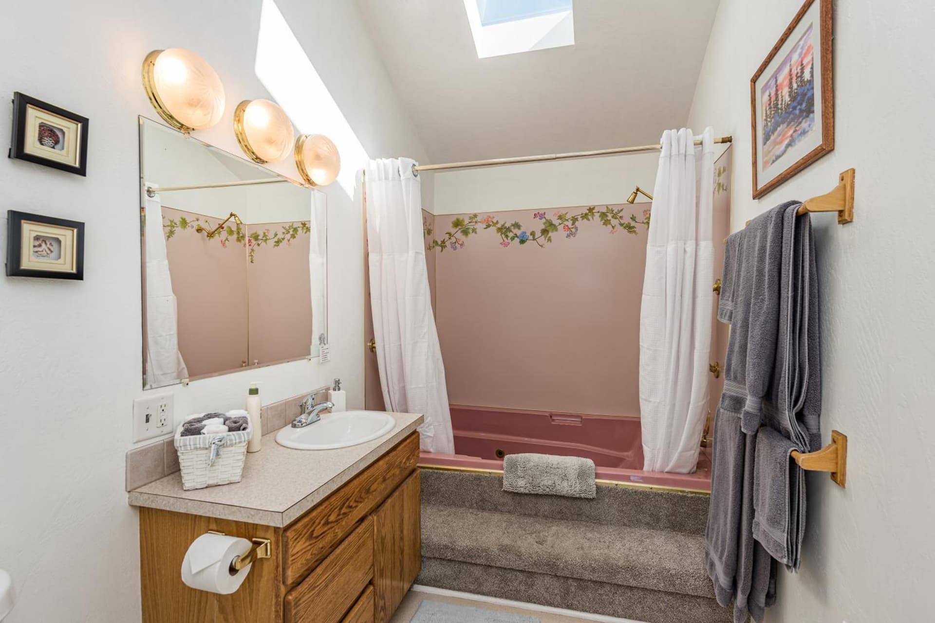 Juan de Fuca Waterfront Hotel & Cottages gallery photo in Sequim, WA — image 94