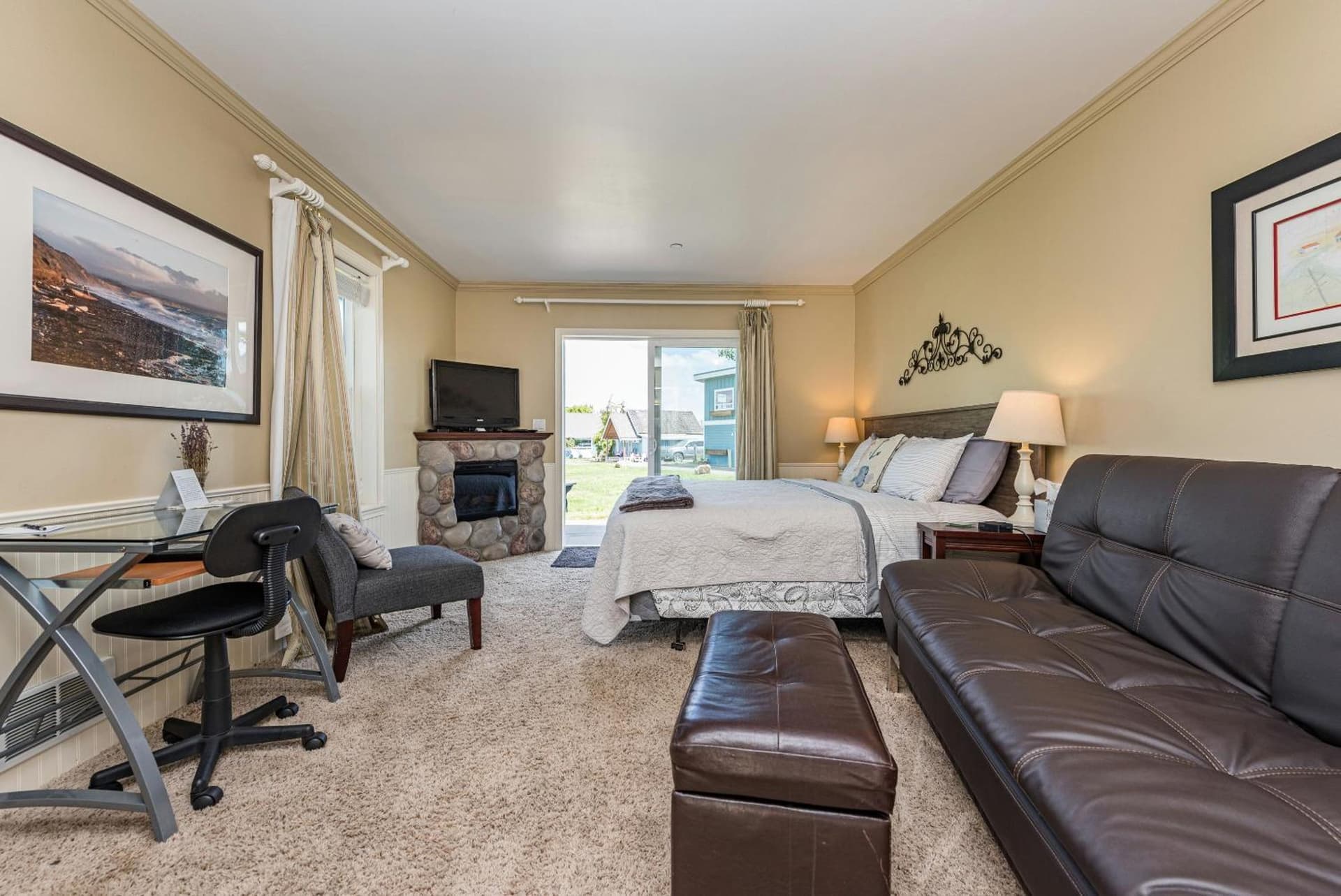 Juan de Fuca Waterfront Hotel & Cottages gallery photo in Sequim, WA — image 42