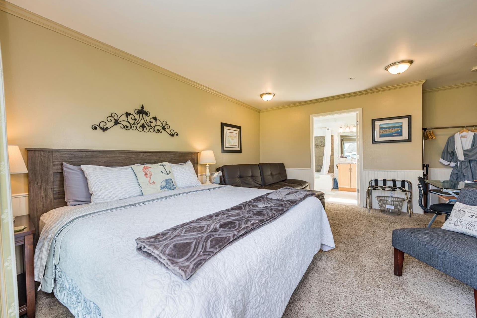 Juan de Fuca Waterfront Hotel & Cottages gallery photo in Sequim, WA — image 91