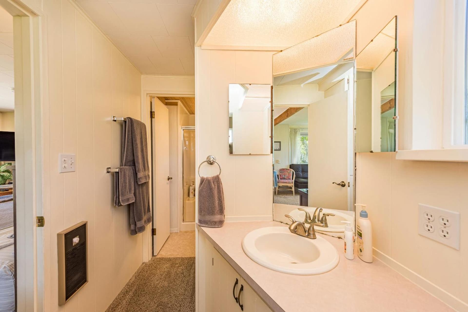 Juan de Fuca Waterfront Hotel & Cottages gallery photo in Sequim, WA — image 112