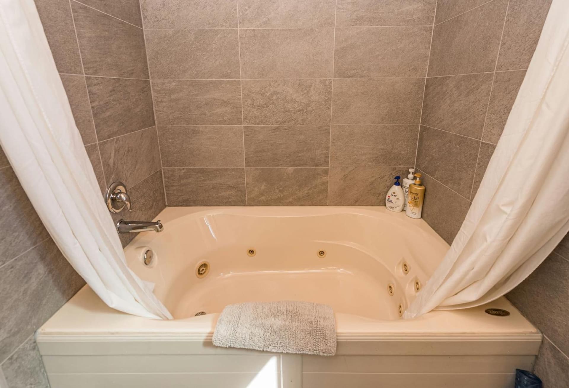 Juan de Fuca Waterfront Hotel & Cottages gallery photo in Sequim, WA — image 33