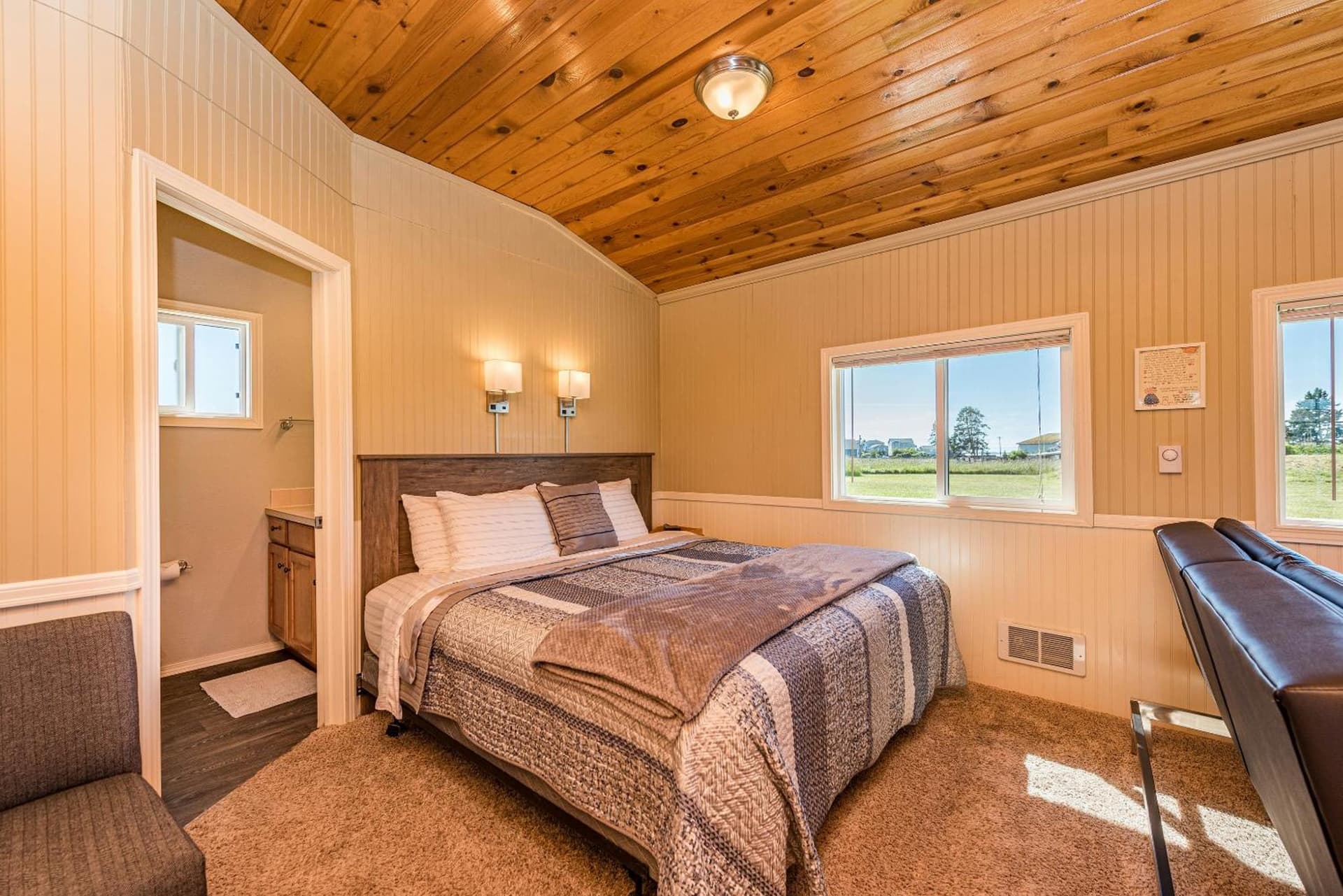 Juan de Fuca Waterfront Hotel & Cottages gallery photo in Sequim, WA — image 102