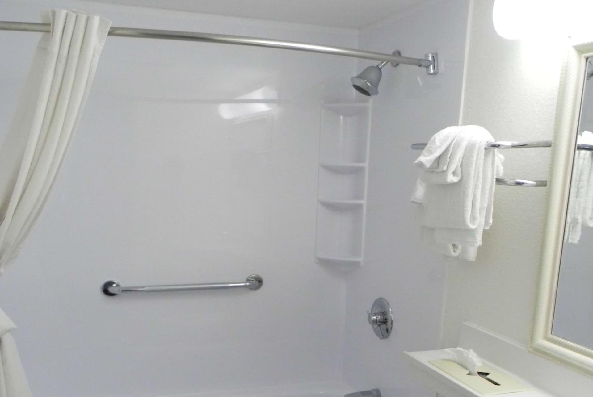 Travelodge Inn & Suites by Wyndham Albany gallery photo in Albany, NY — image 34