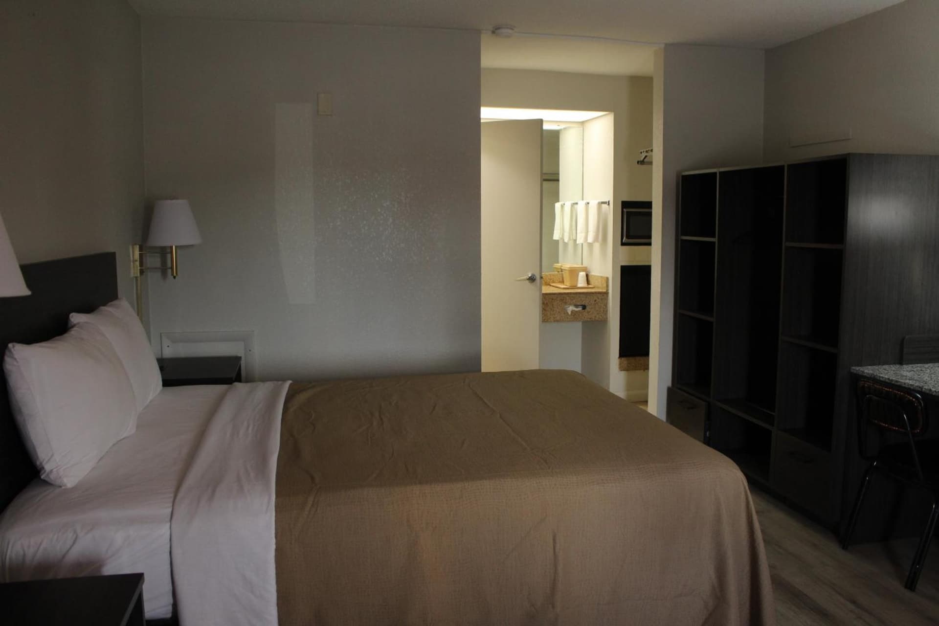 VIP Inn and Suites gallery photo in Huntsville, AL — image 28