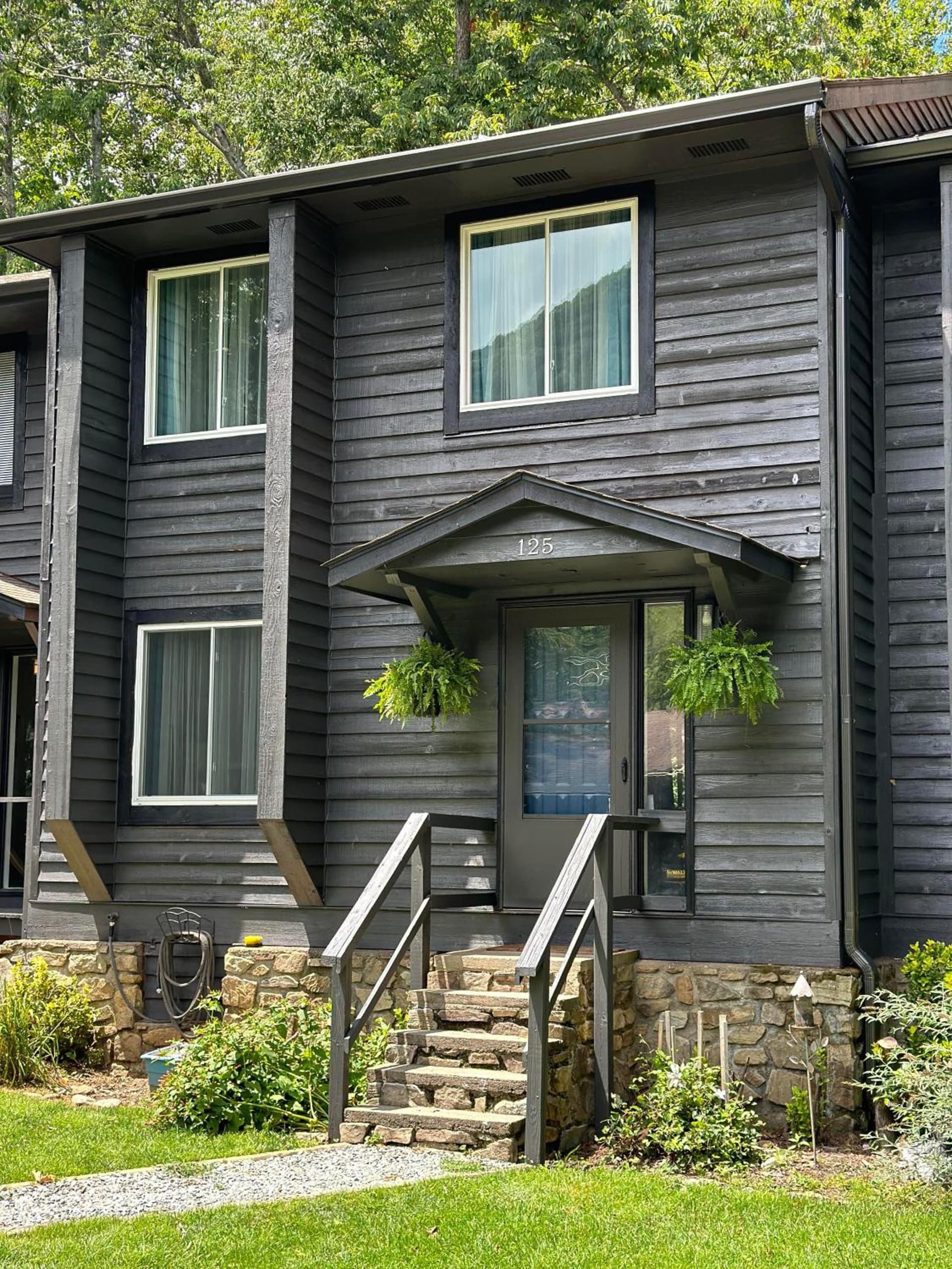 Veda Inn & Cottages interior in Maggie Valley, NC — gallery photo 2