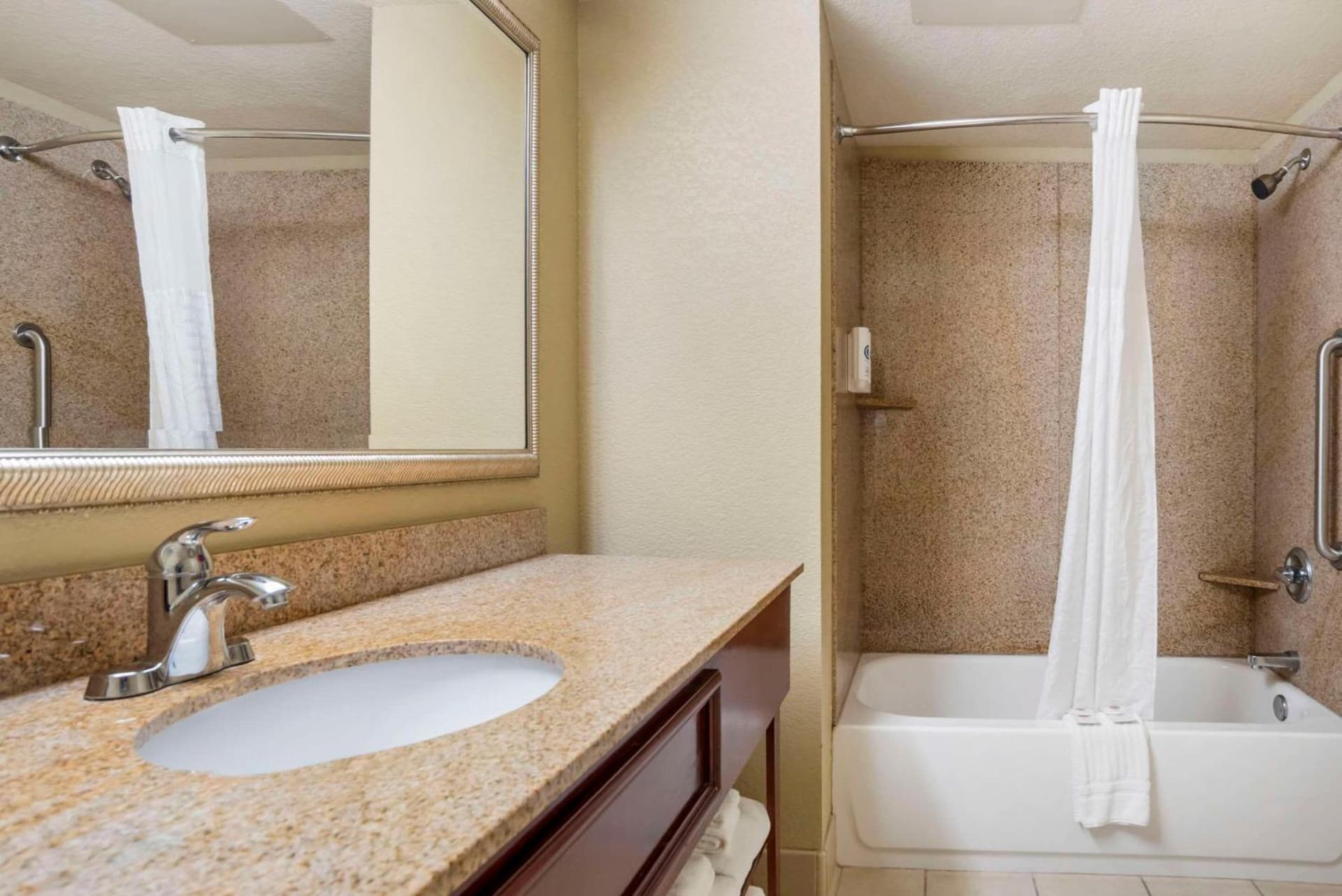 Comfort Inn & Suites Daphne Spanish Fort - Mobile East gallery photo in Spanish Fort, AL — image 35