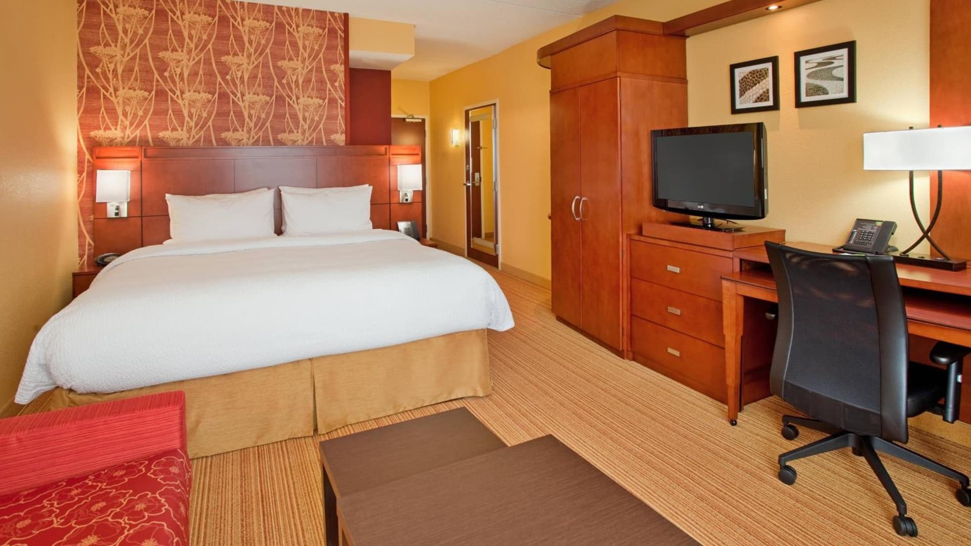 Courtyard by Marriott Pittsburgh North/Cranberry Woods interior in Cranberry Township — gallery photo 2