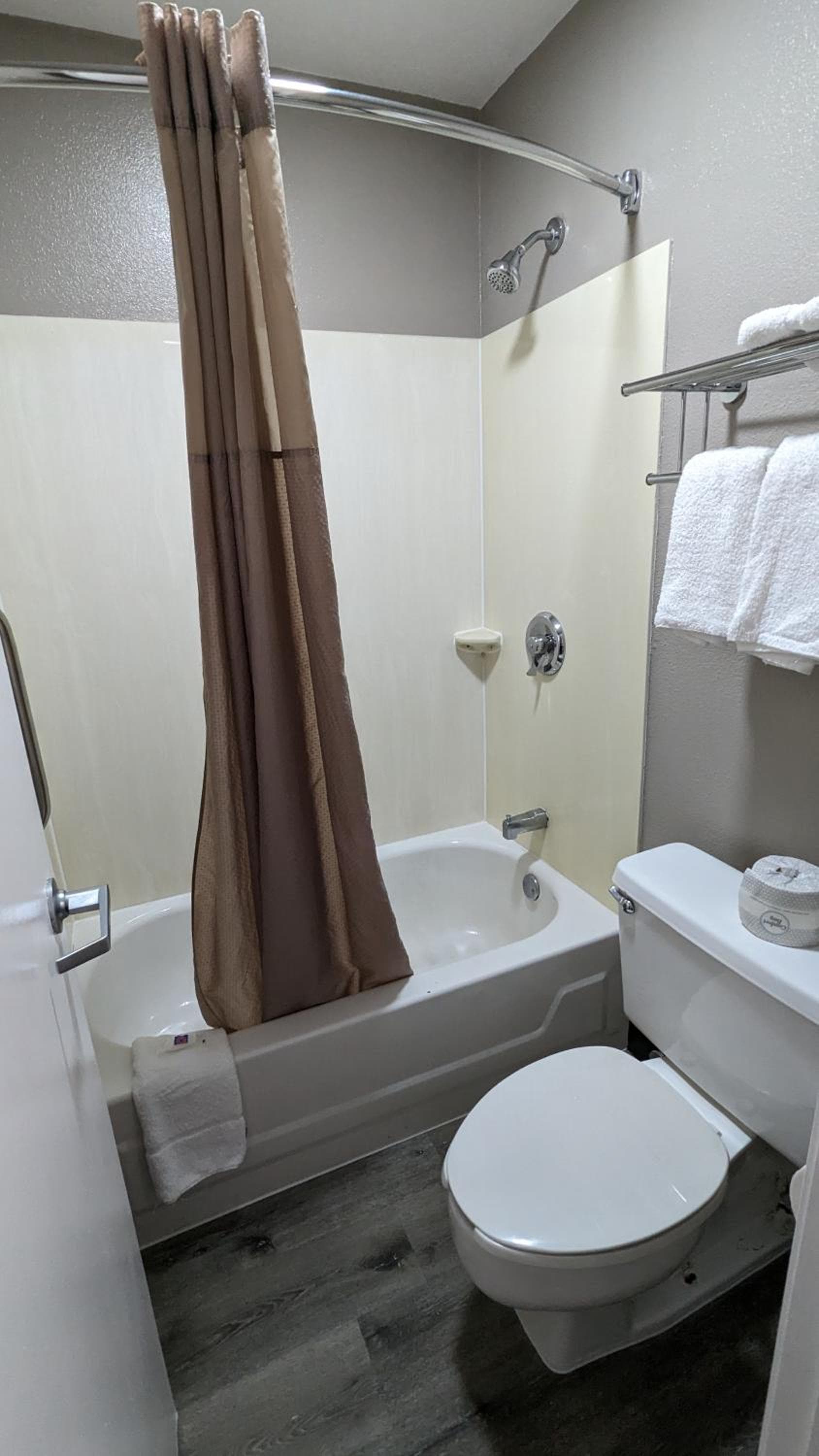 Motel 6-Nashua, NH - South gallery photo in Nashua, NH — image 32
