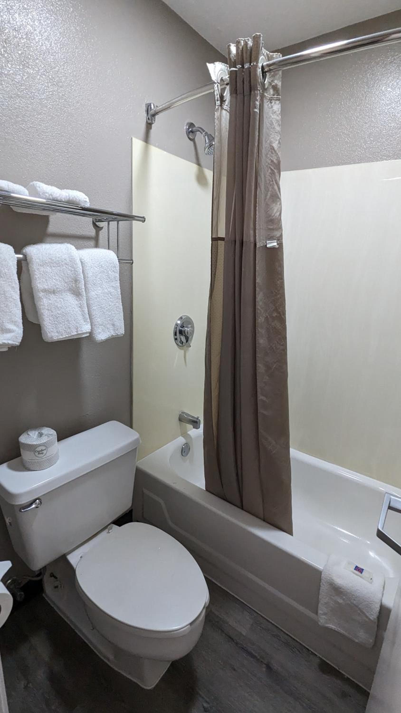 Motel 6-Nashua, NH - South gallery photo in Nashua, NH — image 19