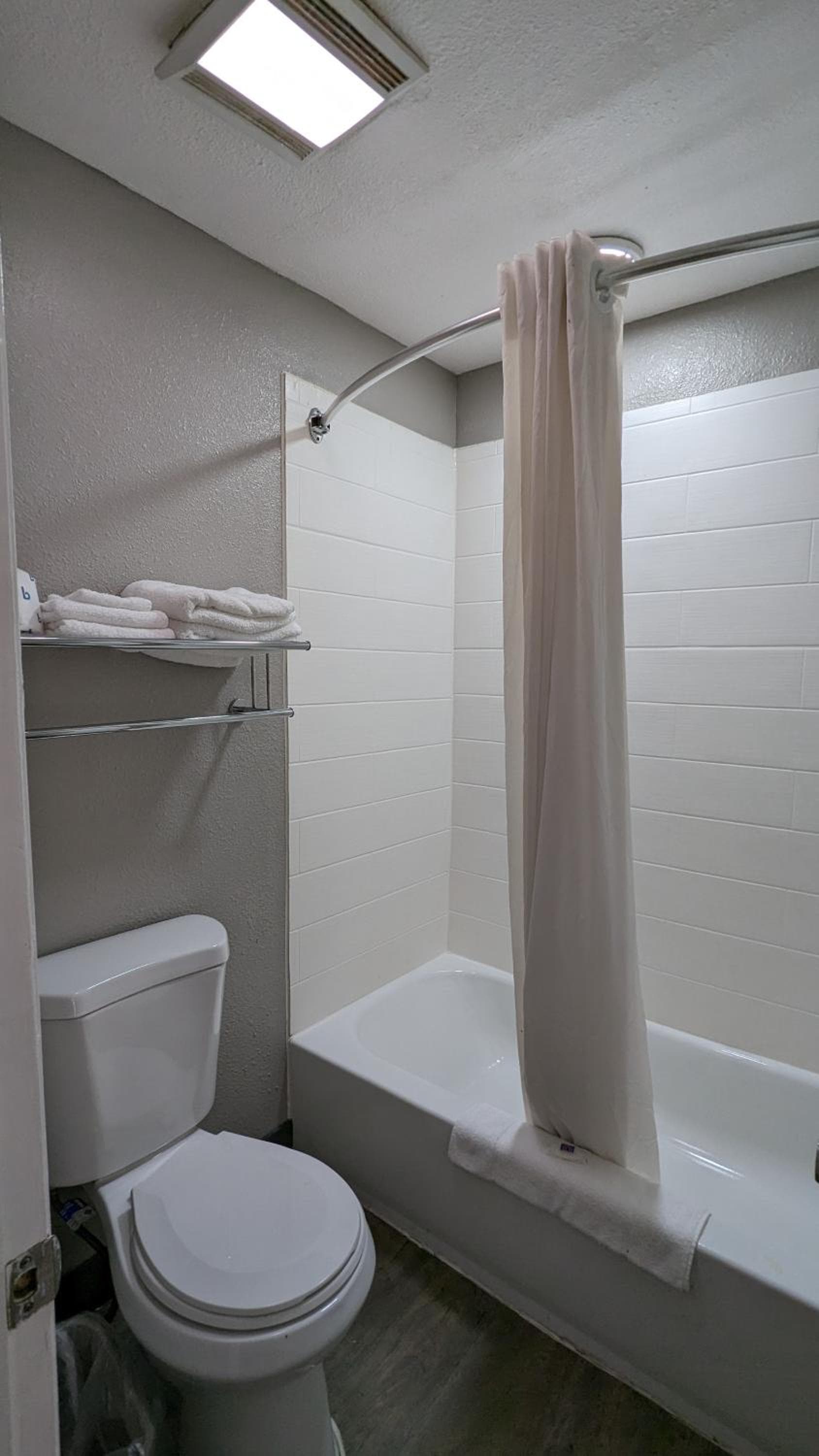 Motel 6-Nashua, NH - South gallery photo in Nashua, NH — image 14