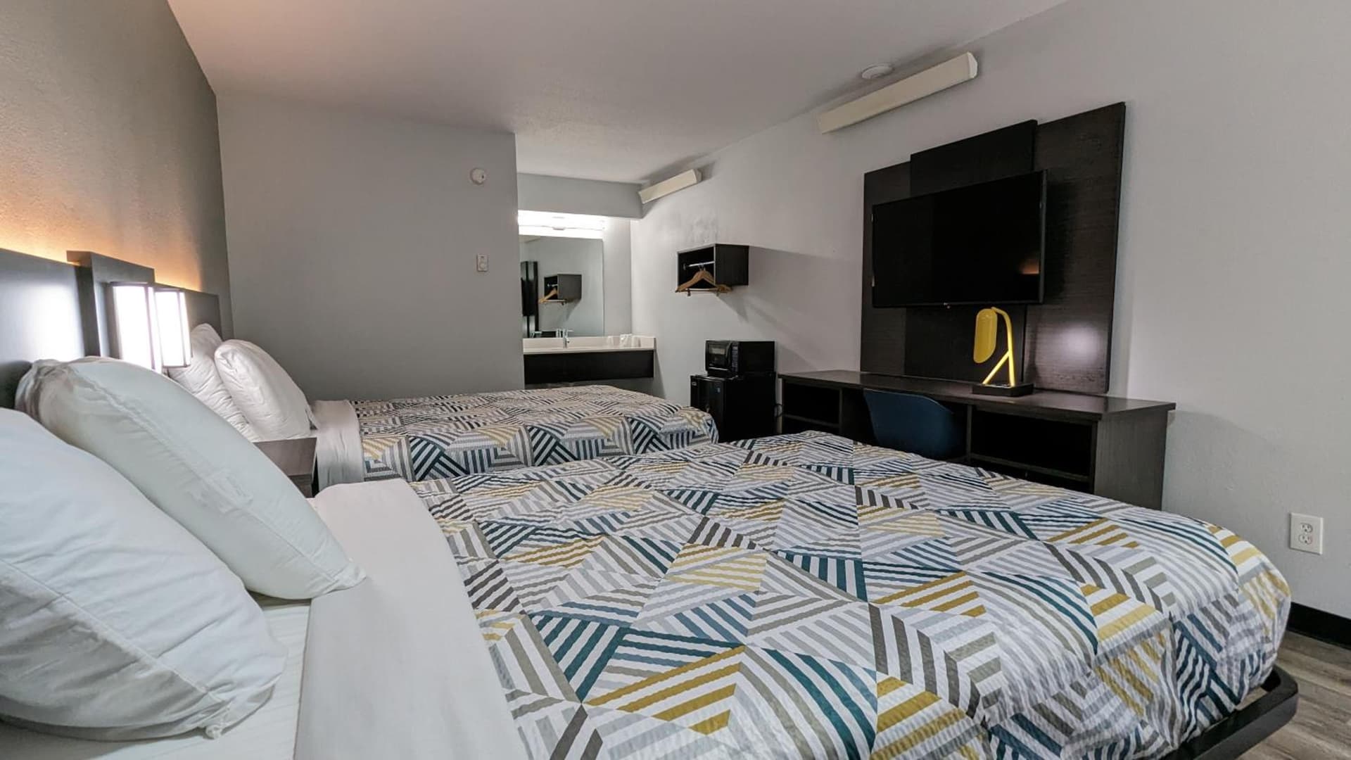Motel 6-Nashua, NH interior in Nashua, NH — gallery photo 2