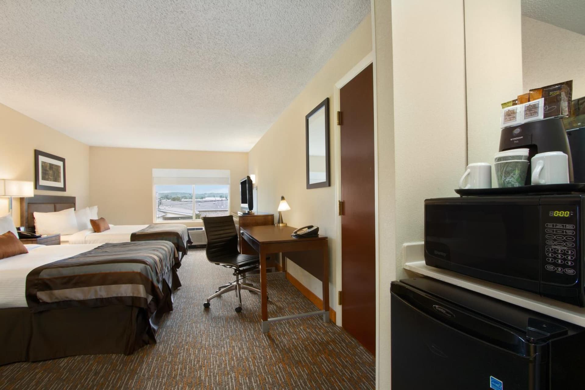 Wingate by Wyndham - Chattanooga interior in Chattanooga, TN — gallery photo 2