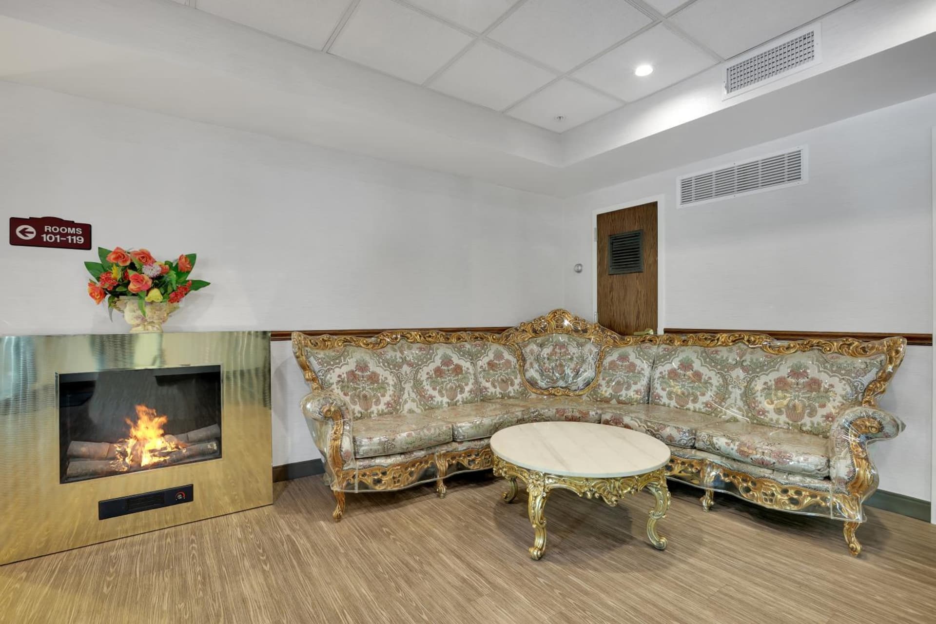 Horizon Inn interior in Avenel, NJ — gallery photo 2