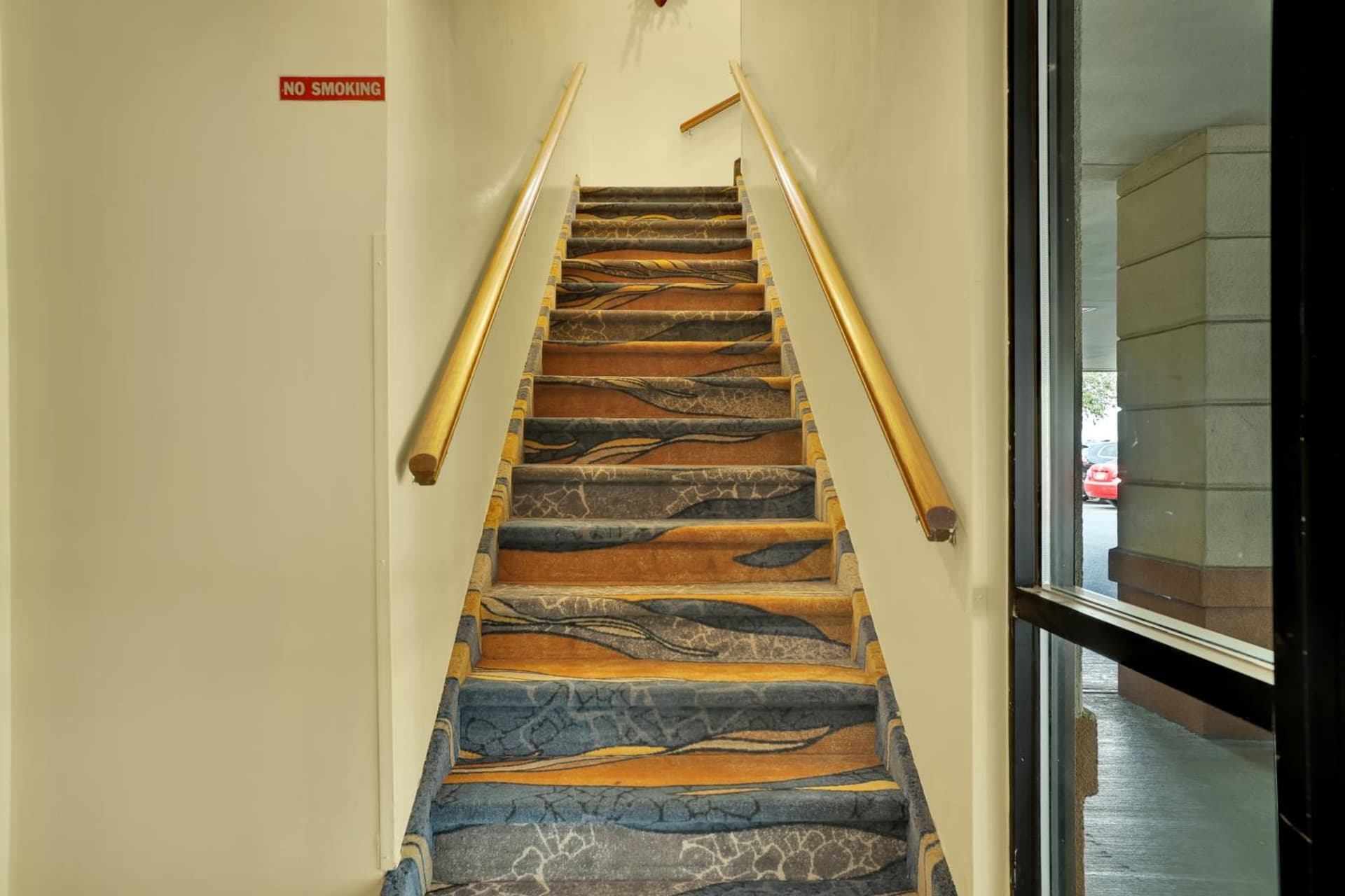 Horizon Inn interior in Avenel, NJ — gallery photo 2