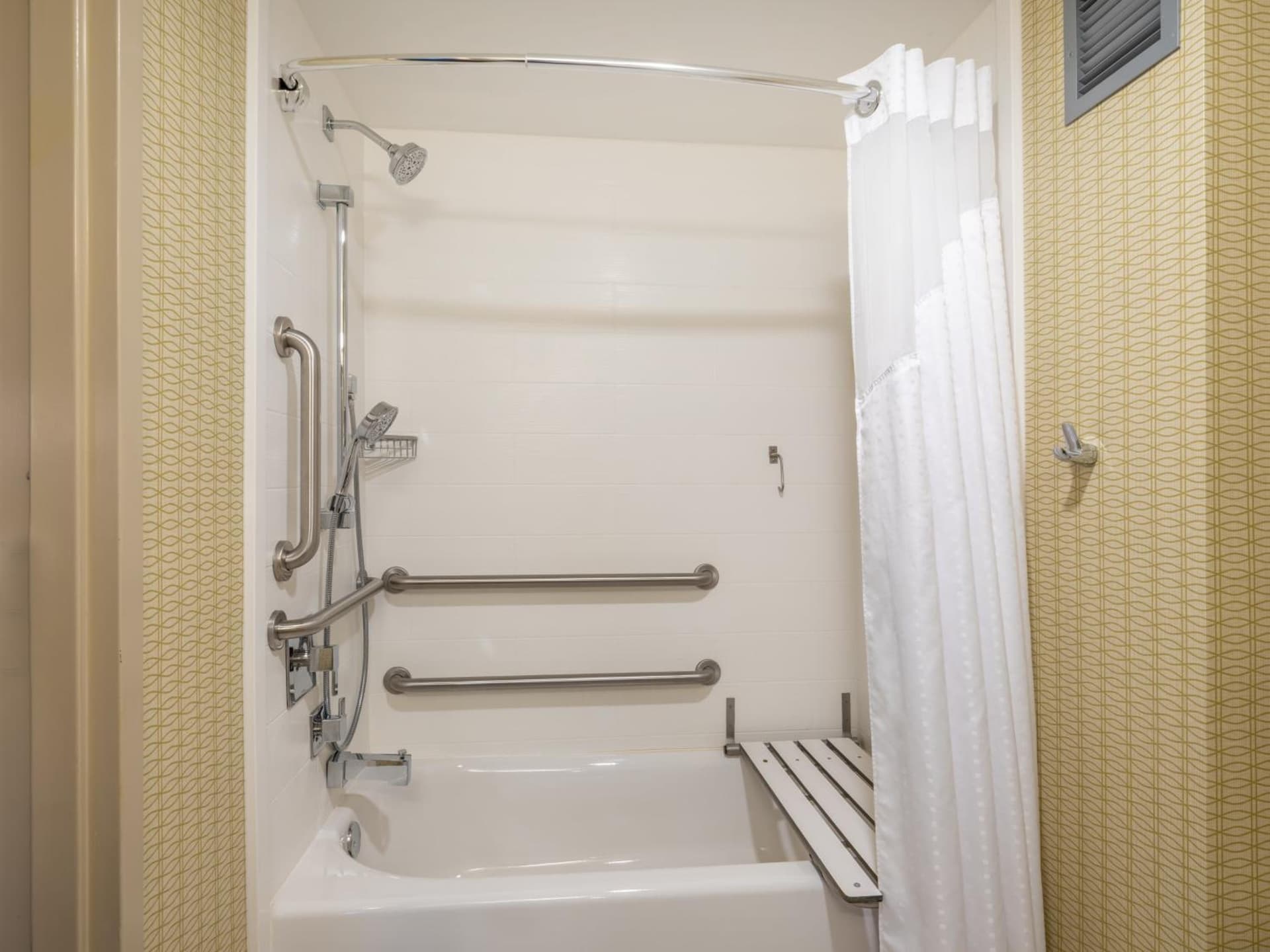 Holiday Inn Greensboro Coliseum by IHG gallery photo in Greensboro, NC — image 17