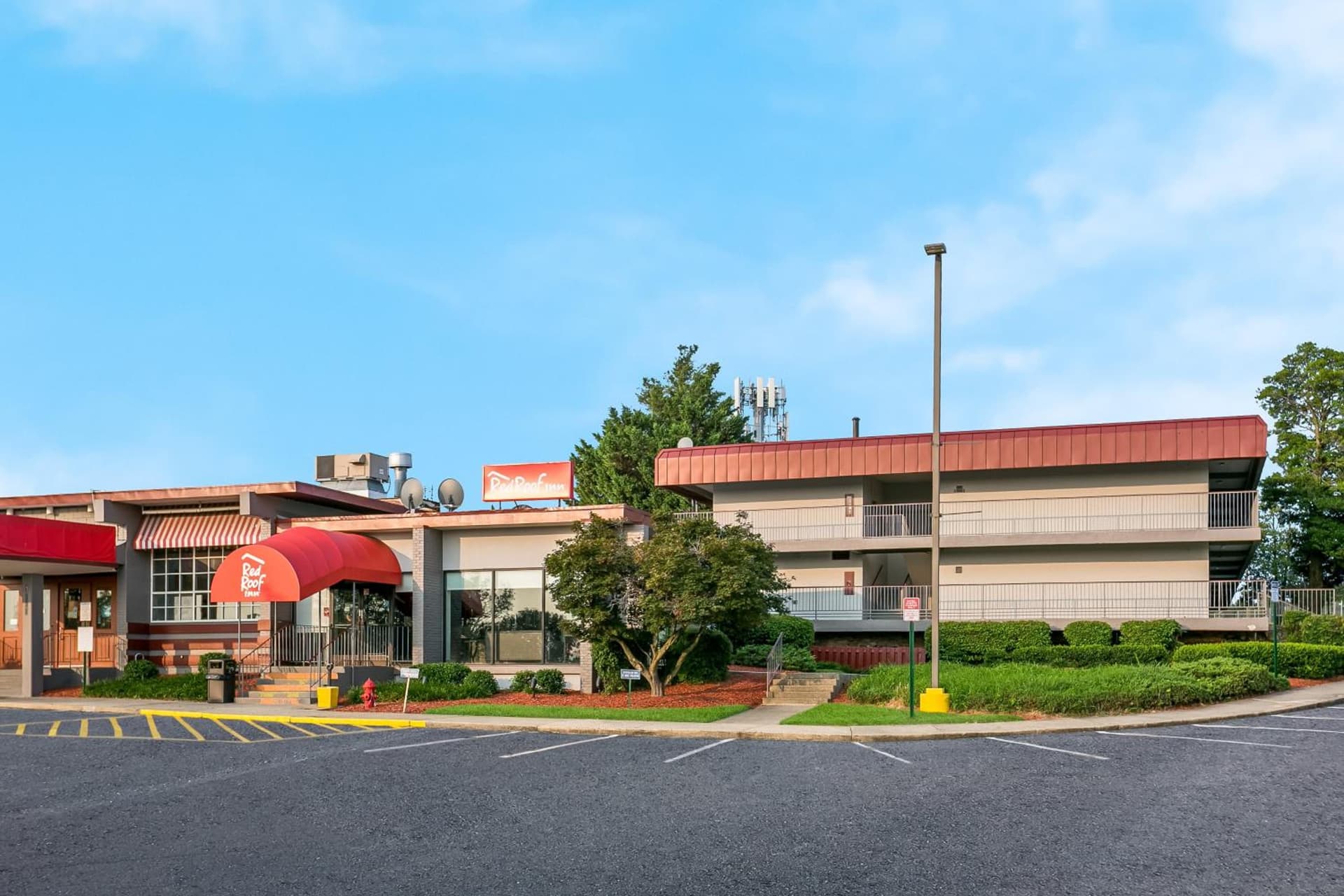Red Roof Inn Baltimore interior in Baltimore, MD — gallery photo 2