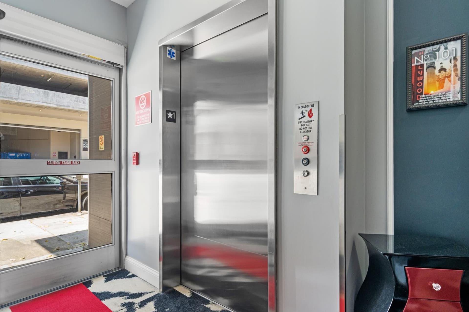 Hollywood Le Bon Hotel interior in Los Angeles, CA — gallery photo 2