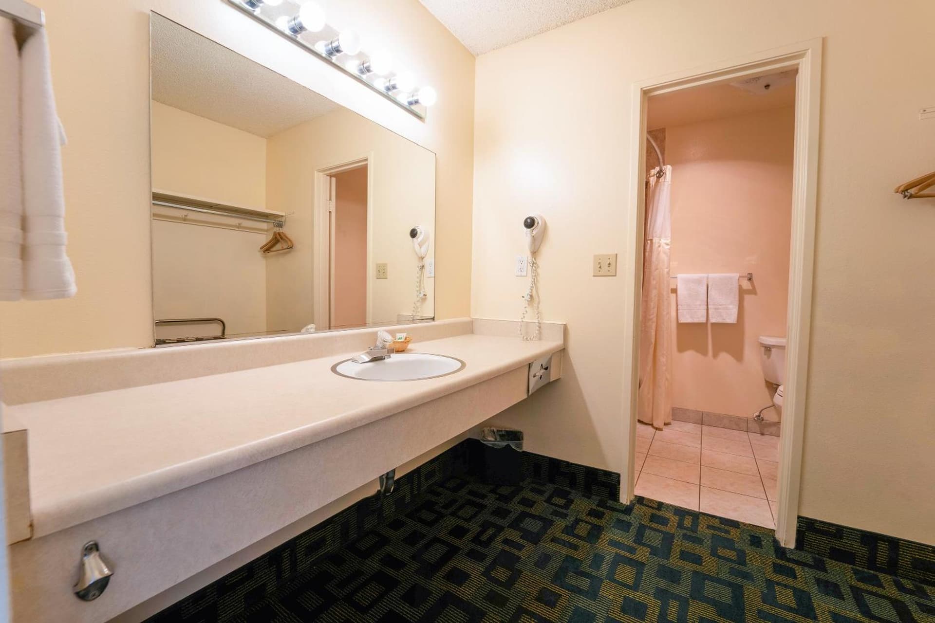 Royal Plaza Inn gallery photo in Indio, CA — image 84