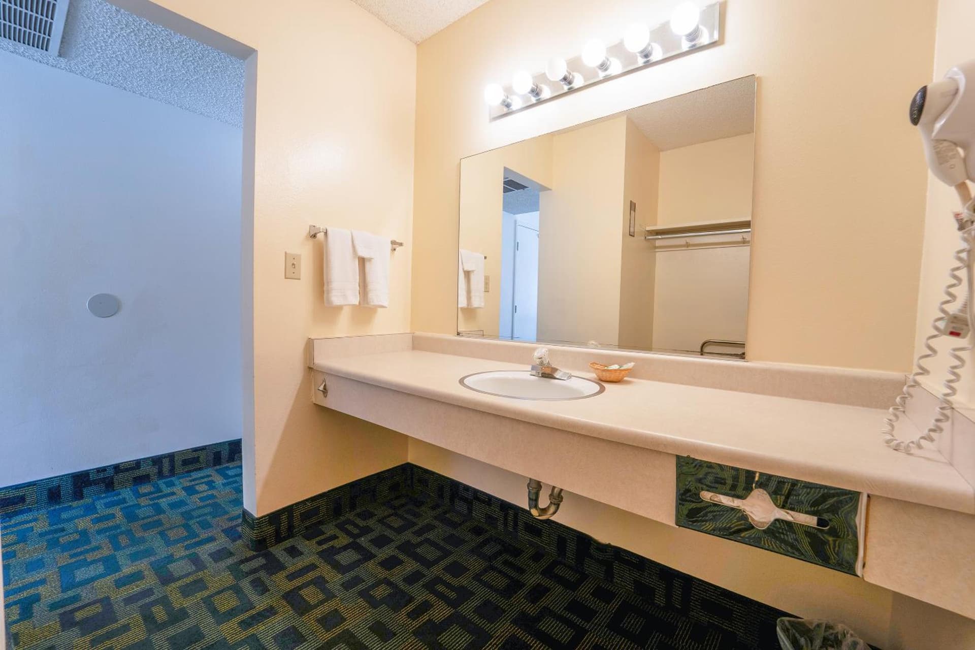 Royal Plaza Inn gallery photo in Indio, CA — image 72