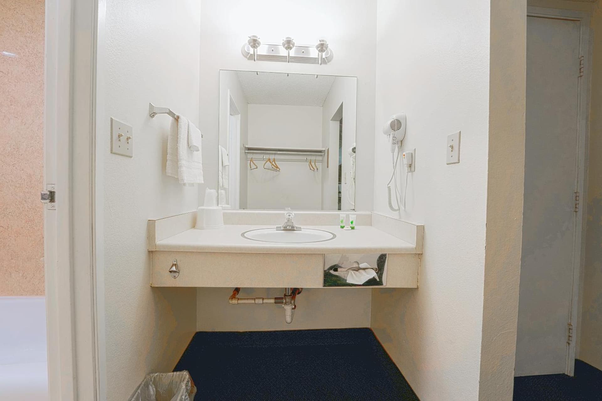 Royal Plaza Inn interior in Indio, CA — gallery photo 2