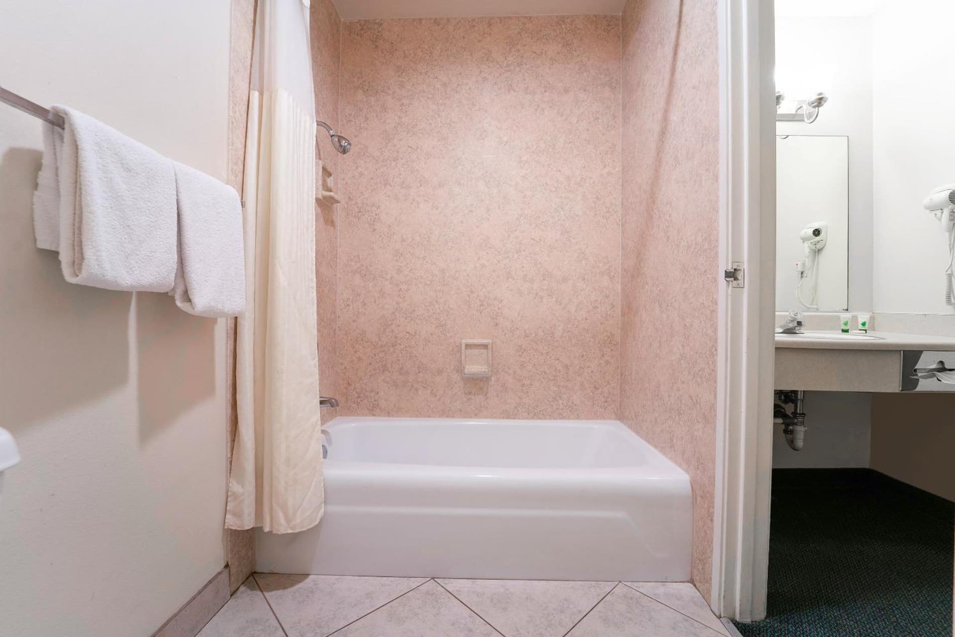 Royal Plaza Inn gallery photo in Indio, CA — image 40