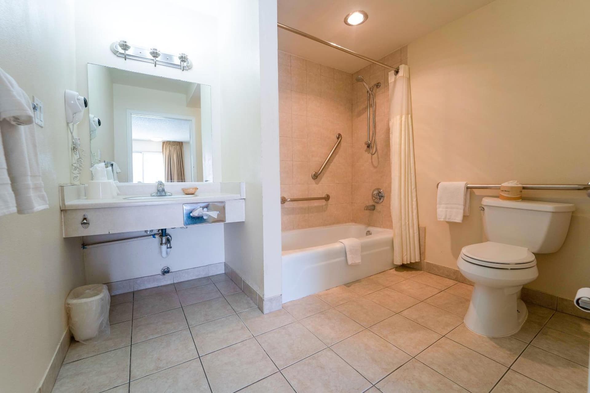 Royal Plaza Inn gallery photo in Indio, CA — image 11