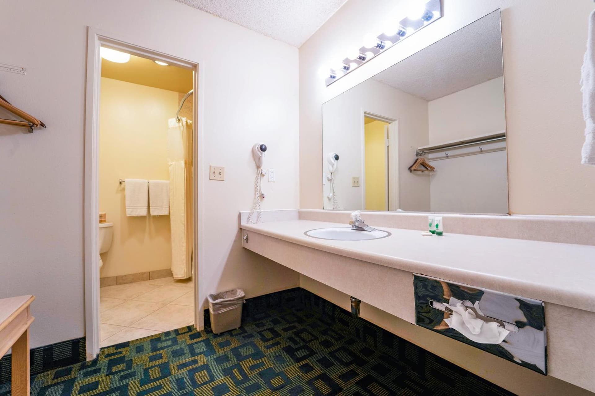 Royal Plaza Inn gallery photo in Indio, CA — image 31