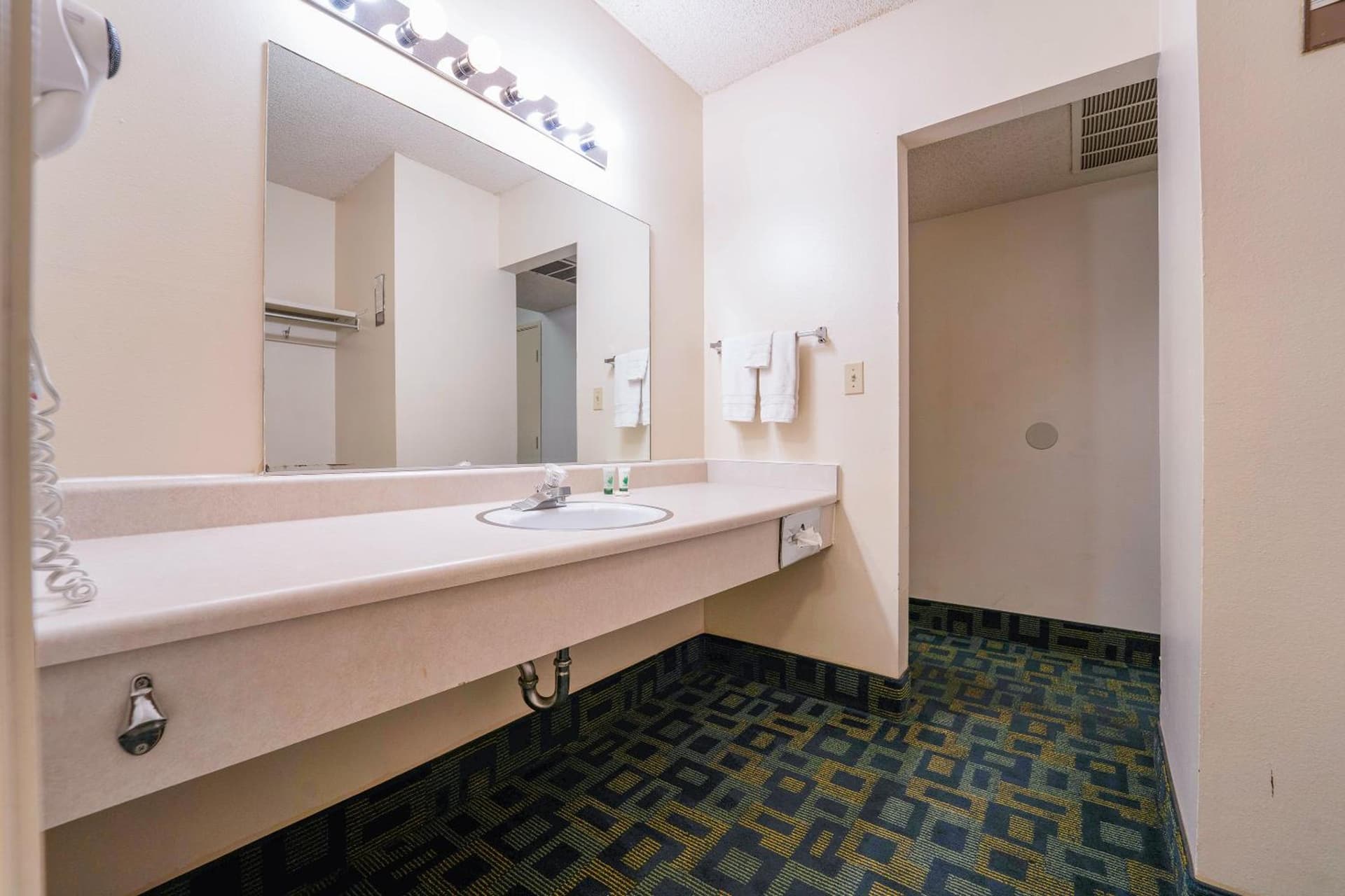 Royal Plaza Inn gallery photo in Indio, CA — image 92