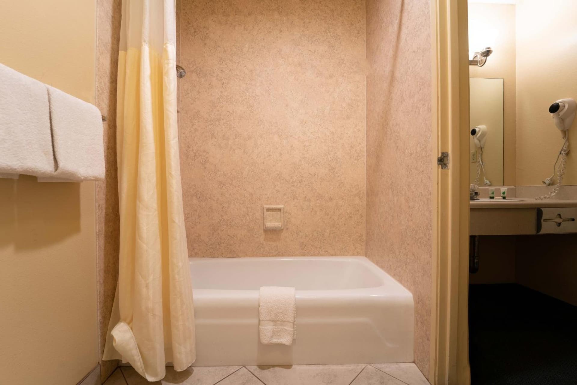 Royal Plaza Inn gallery photo in Indio, CA — image 16