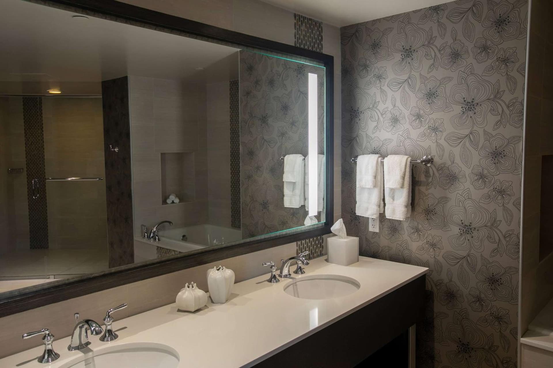 Wyndham Grand Jupiter at Harbourside Place gallery photo in Jupiter, FL — image 42