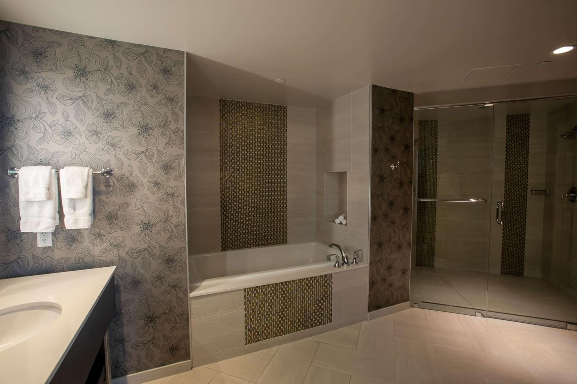 Wyndham Grand Jupiter at Harbourside Place gallery photo in Jupiter, FL — image 94