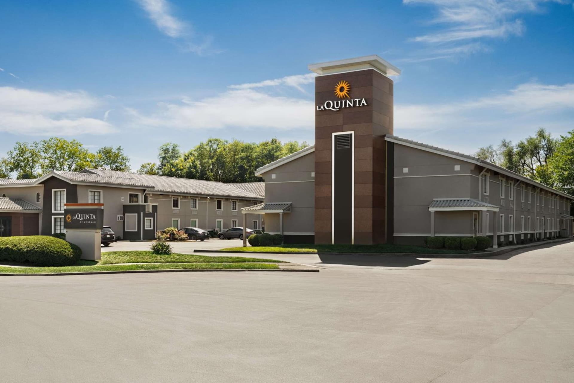 La Quinta Inn Lexington-Horse Park interior in Lexington, KY — gallery photo 2