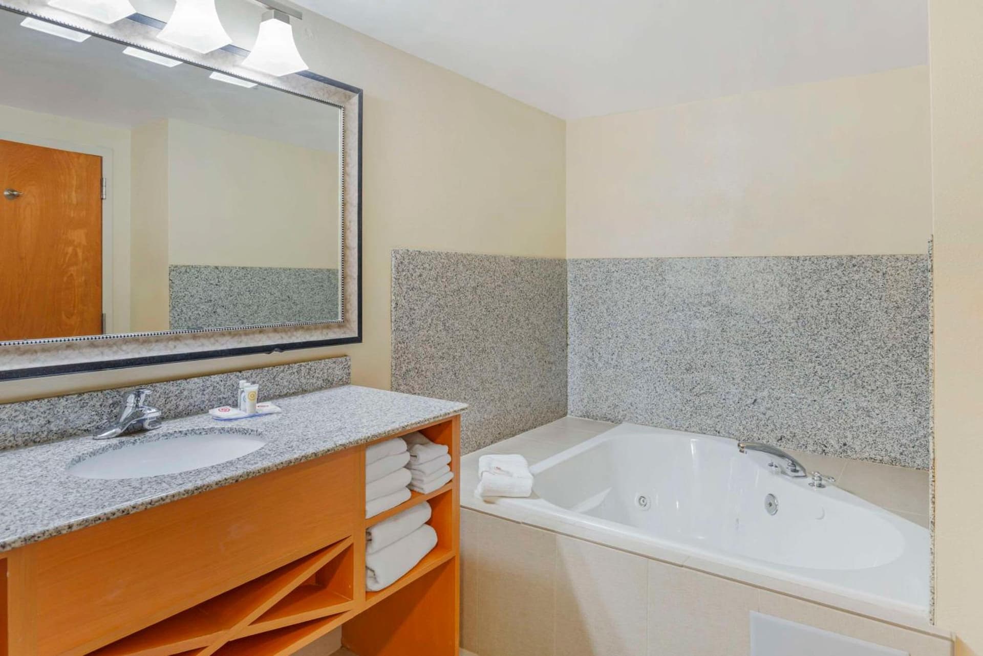 Comfort Suites At Virginia Center Commons gallery photo in Richmond, VA — image 40