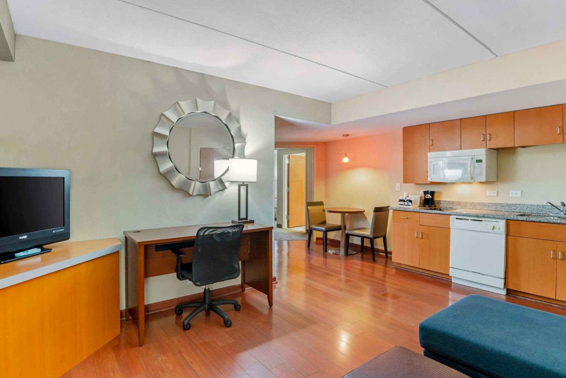Comfort Suites At Virginia Center Commons gallery photo in Richmond, VA — image 6