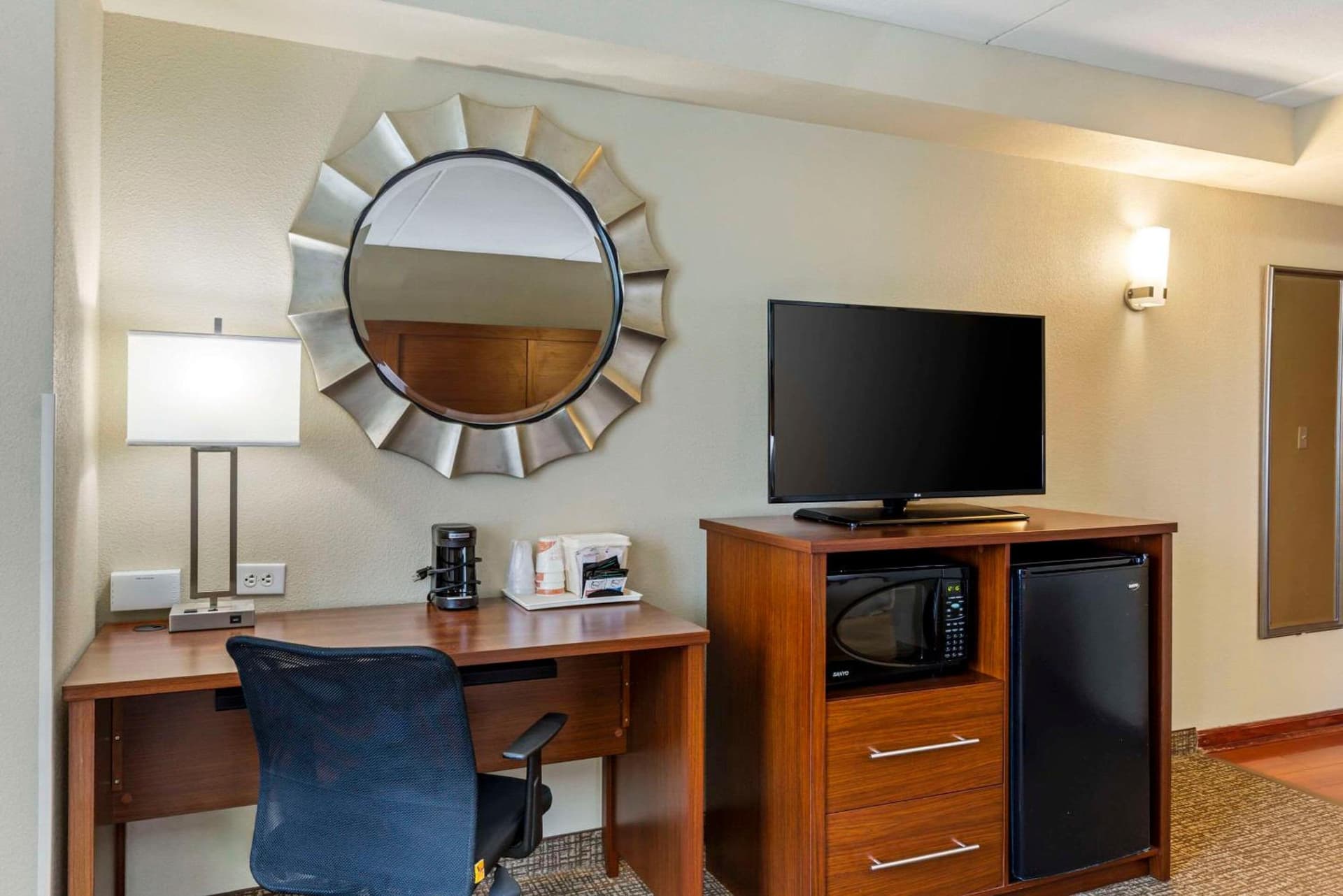 Comfort Suites At Virginia Center Commons gallery photo in Richmond, VA — image 75