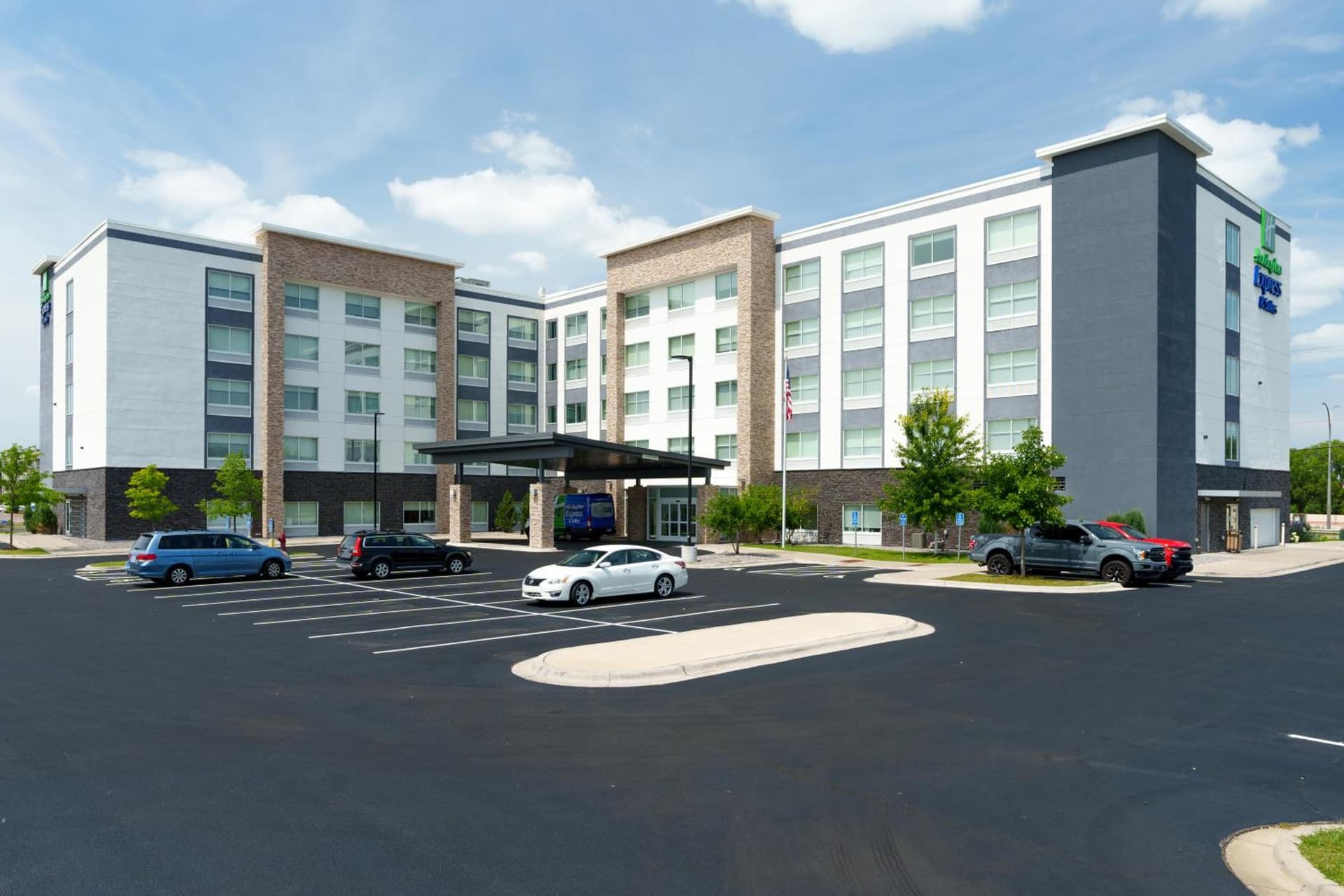 Holiday Inn Express & Suites - Mall of America - MSP Airport by IHG interior in Bloomington, MN — gallery photo 2
