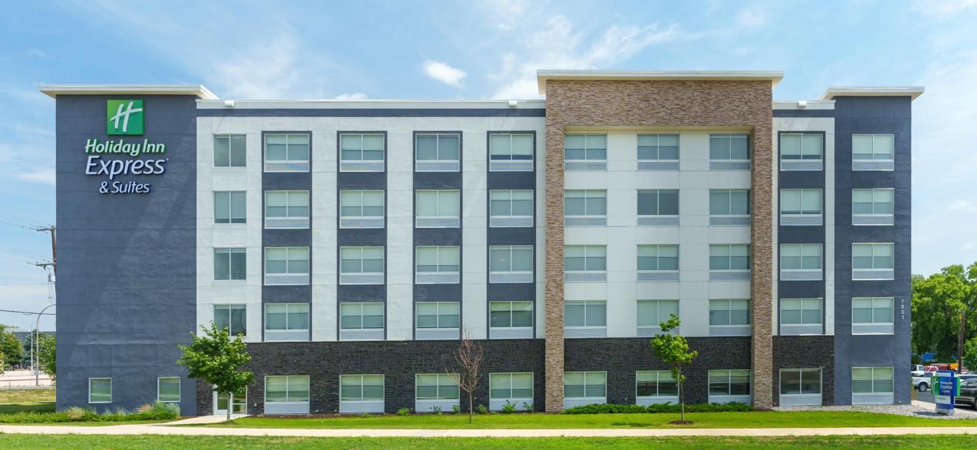 Holiday Inn Express & Suites - Mall of America - MSP Airport by IHG property views in Bloomington, MN — gallery photo 3