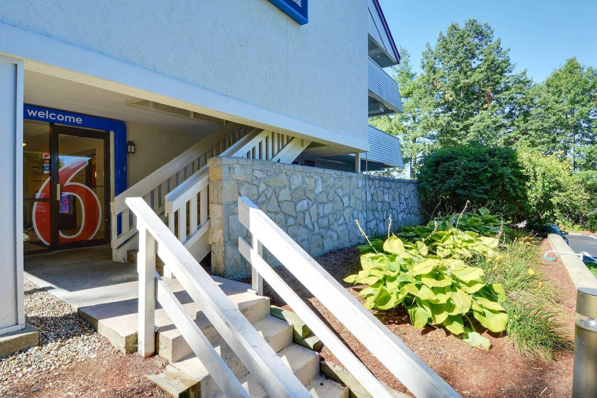 Motel 6-Nashua, NH - South property views in Nashua, NH — gallery photo 3